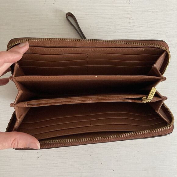 Fossil Emma Clutch Wallet Wristlet Brown Leather Zip Around Classic - Picture 8 of 12